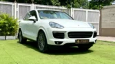 2017 Porsche Cayenne Diesel Platinum Edition — front, right side