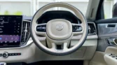 2025 Volvo XC90 2.0 B5 Mild Hybrid — interior